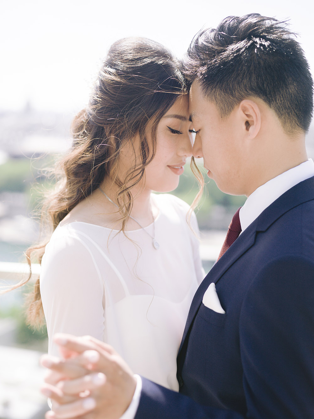  un couple fait du front à front